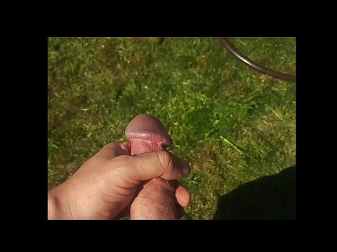 ❤️ Hot hottie meunang nya pink pussy fucked jeung cums kalawan squirt di taman usum panas porno rusia dina su.allo-sex.ru ❌️❤