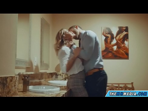 ❤️ Nalika pirang busty seduces anjeun dina restroom umum porno rusia dina su.allo-sex.ru ❌️❤